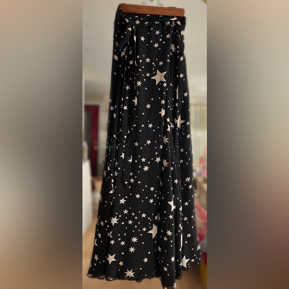 Lovers and Friends Hyrda Star Print Maxi Skirt Size XS - Picture 2 of 2
